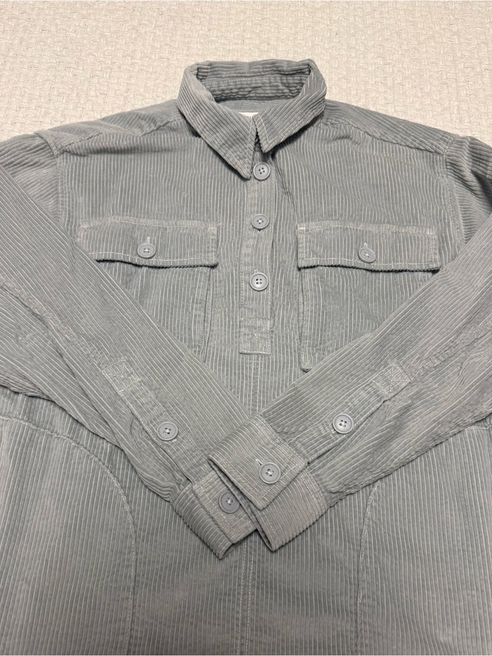 American Eagle women’s oversized shacket, size XS. Fits more like a medium. 
NWT